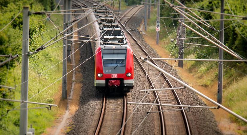 A vasúti ágazat fejlesztése tartósan a közlekedéspolitika középpontjában marad