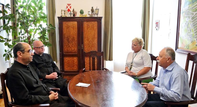 Az első vizitáció Sárváron - A püspök a város vezetőivel is találkozott