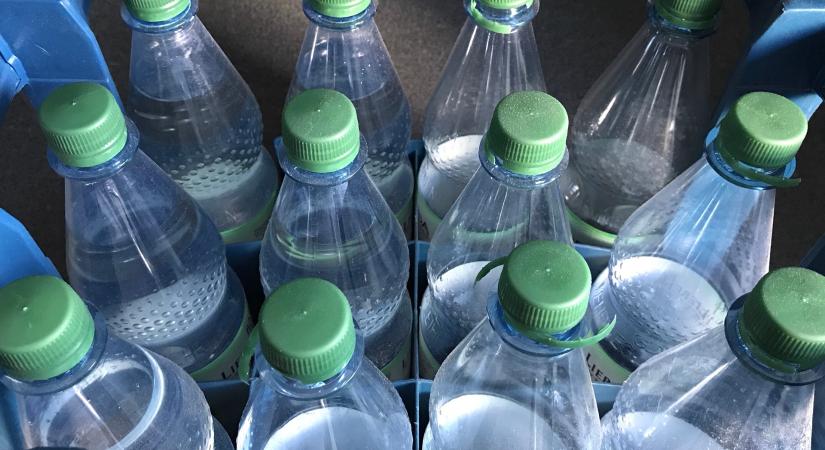Ezzel a módszerrel oldaná meg a Coca-Cola a kupakokból keletkező műanyagszemét problémáját
