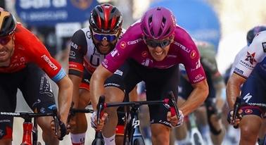 Giro: Peák a 13. helyen zárt, feladta a versenyet az egyik legnagyobb favorit
