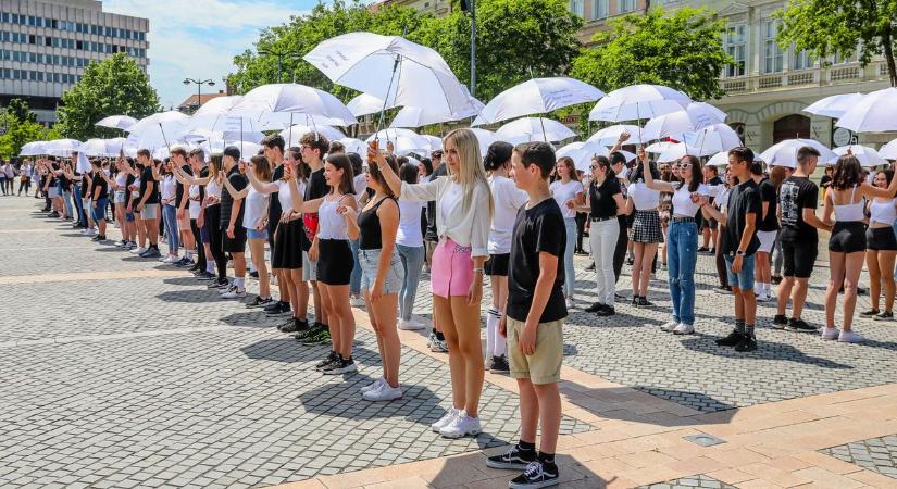 418 diák táncolt együtt Szombathelyen - Fotókkal