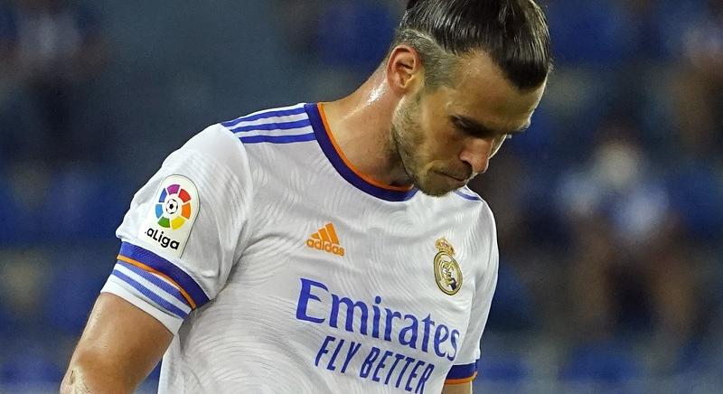Bale szomorúan búcsúzik a lelátóról