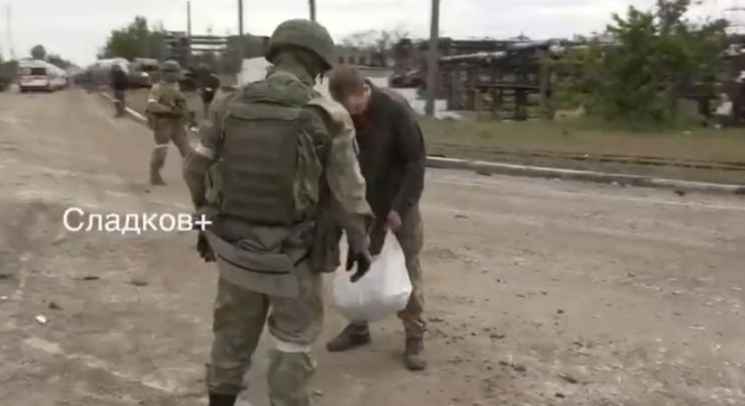 Így fegyverezték le az Azov ezred katonáit (VIDEÓ)