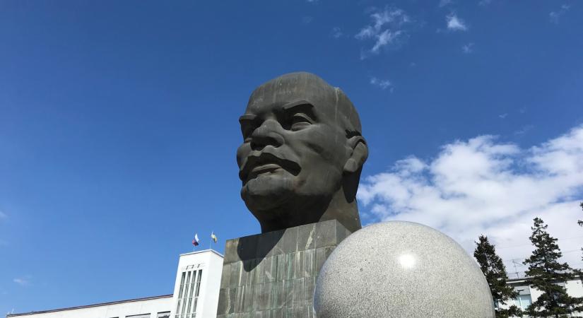 Már Lenin-szobrokat állítanak fel az orosz katonák a megszállt területeken