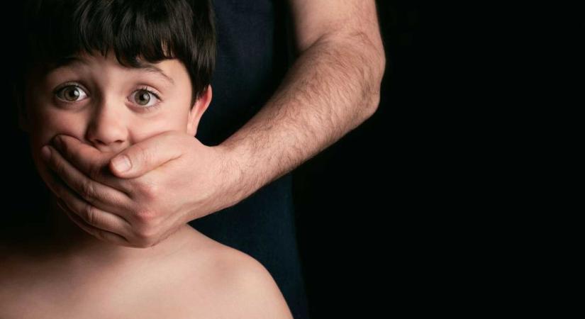 Elcsalt és megerőszakolt egy 11 éves kisfiút egy pedofil Sopronban