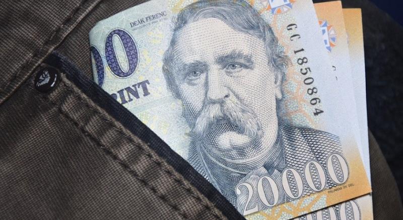 A magyarok majd 40 százalékának jelentősen romlott a jövedelmi helyzete
