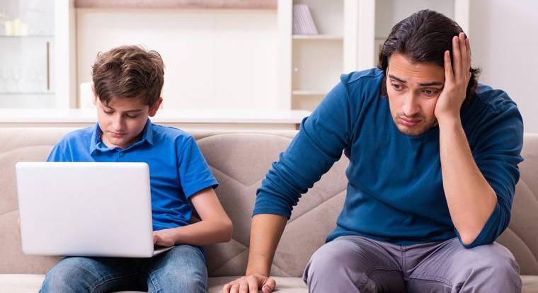 Mit tehet a szülő, ha a gyerekét online játék közben zaklatják? És ha a gyerek a zaklató?
