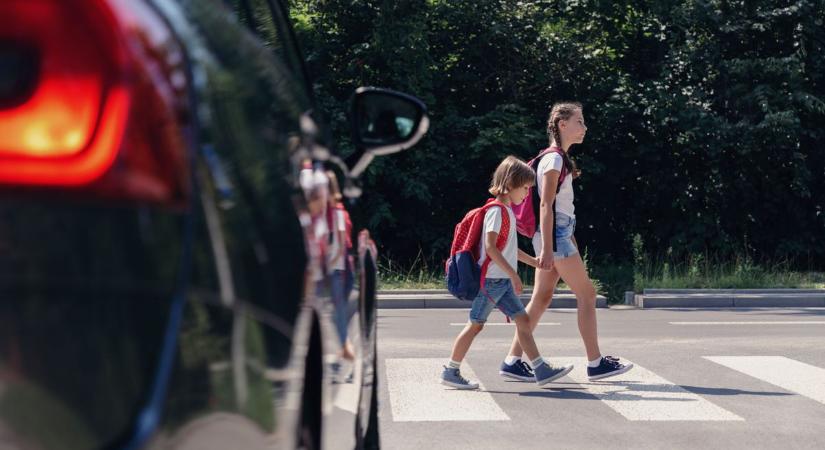 Megnyugodhatnak a szülők: készül a gyalogosátkelőhely a súri sulinál