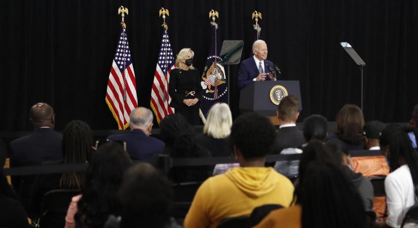 Joe Biden aláírta a 40 milliárd dolláros csomagot Ukrajna részére, gigászi mennyiségű fegyver kelhet útra