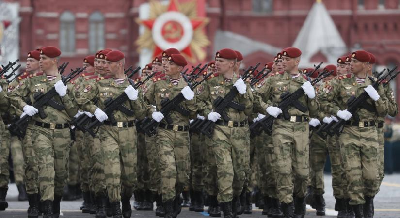 Oroszország eltörölné a szerződéses katonák korhatárát, hogy növelje inváziós seregét