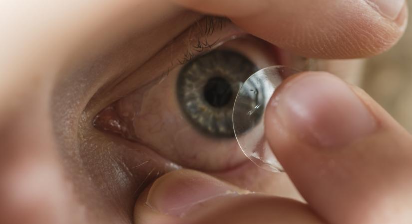 Hályogot gyógyít a kínai okos kontaktlencse
