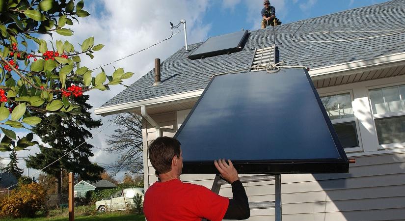 Kötelező napelemtelepítést akar az EU minden háztetőre