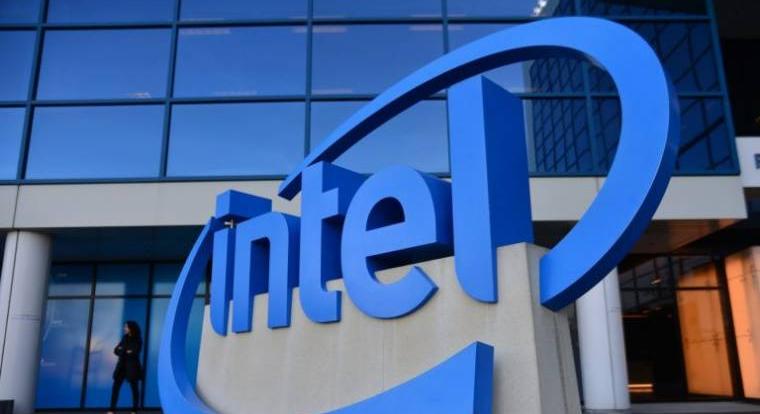 Az Intel 700 millió dollárt fektet a merülő folyadékhűtésbe