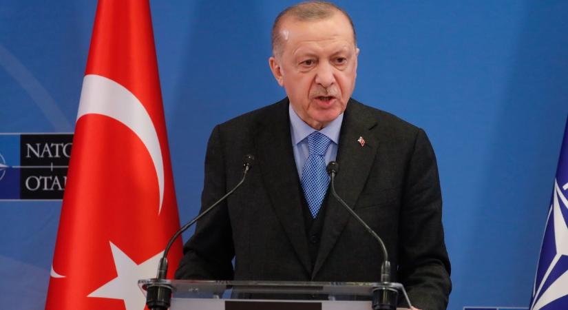 A török elnök telefonon tárgyalt svéd és finn vezetőkkel a NATO-csatlakozásukról