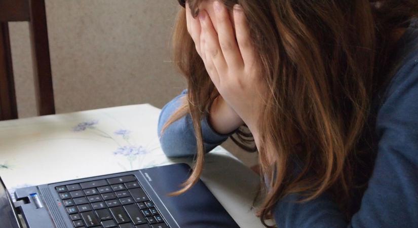 Egy 41 éves dunaföldvári nő feljelentést tett, mert internetes csalás áldozatává vált