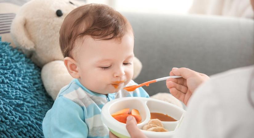 Mikor mit adjunk enni a babának? - A csecsemők hozzátáplálása: ha új ételt próbálunk ki, semmiképp ne este tegyük