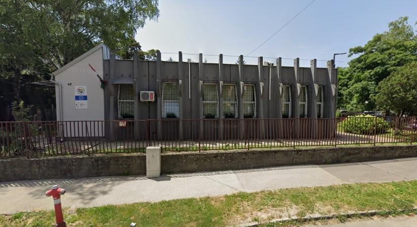 Megszűnik a Kaposvári Szociális Központ ápolási szolgálata, nincs pénz festésre Komlón