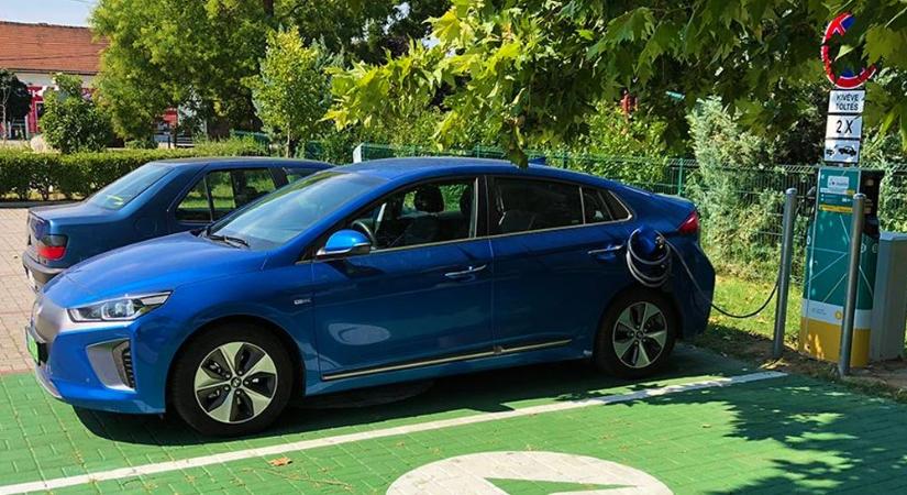 Mindenkinek elektromos autót! – A Magyar Nemzeti Bank alanyi jogon adná a támogatást, felpörgetnék az elektromos átállást
