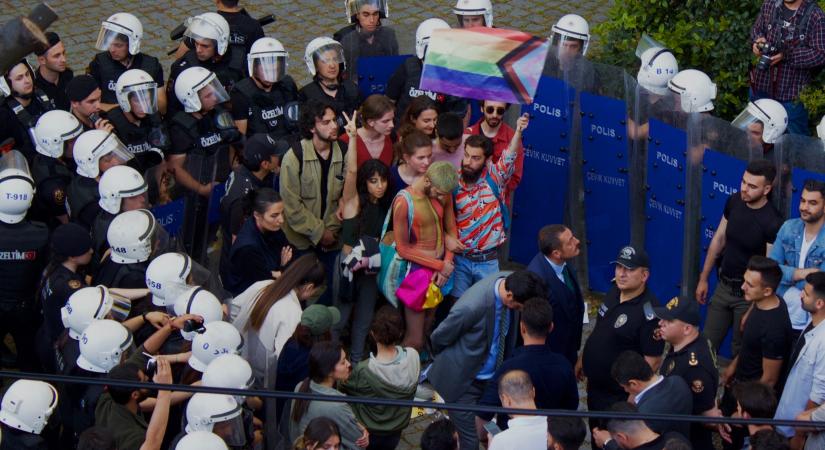 Rohamrendőrök oszlatták fel a pride felvonulást egy török egyetemen