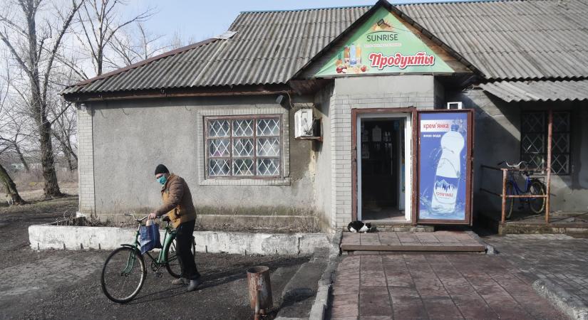 Luhanszk teljes megszállásáról beszélnek már az oroszok, helyi vezető tette helyre őket