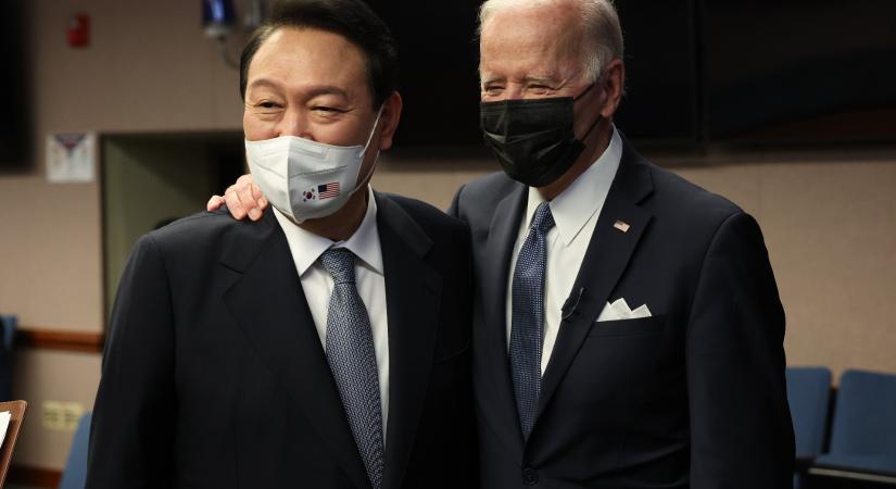 Kína befolyásának visszaszorításáról tárgyal Joe Biden Japánban