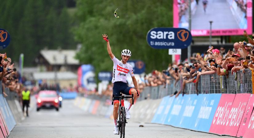 Giro: Fetter Erik szökött az első alpesi etapon, a szakaszgyőztes a szemüvegét is elhajította örömében