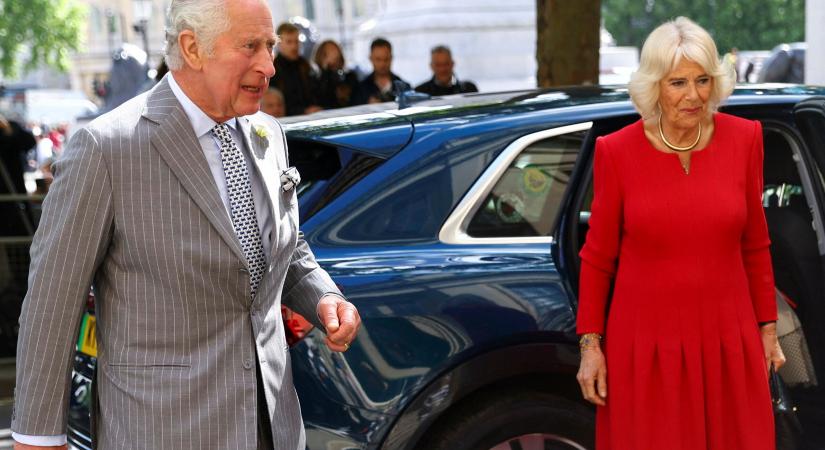 II. Erzsébet királynő kedvéért szappanopera-sztár lett a brit trónörökös
