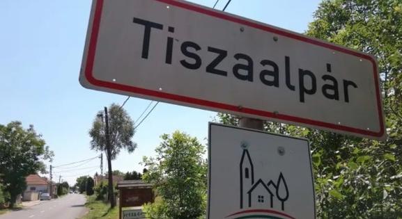 Orbántól kér támogatást a polgármester, mert többen laknak a faluban a kelleténél