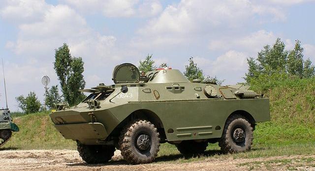 Videón, ahogy az ukrán erők megsemmisítenek egy orosz páncélozott felderítő járművet Rubizsnében