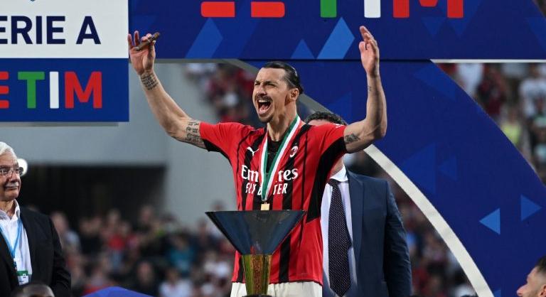 Ibrahimovic pezsgővel és szivarral ünnepelte a Milan bajnoki címét