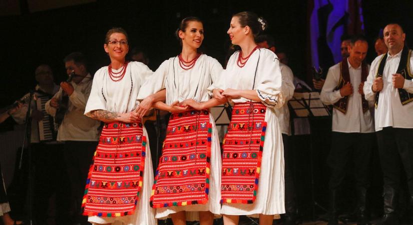 Megtarthatták a megyei horvát bált Szombathelyen - Eleven zsidányi hagyományok a színen - fotók