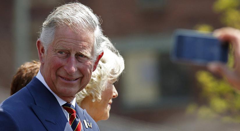 Színésznek állt Károly herceg: a királynő kedvéért csillogtatta meg tehetségét egy szappanoperában