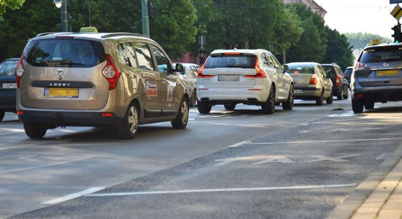 ÚtON: Hosszú autósorok Szeged szerte