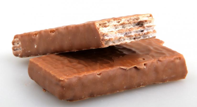Jó hír a csokirajongóknak: nem tűnik el a polcokról a magyarok nagy kedvence