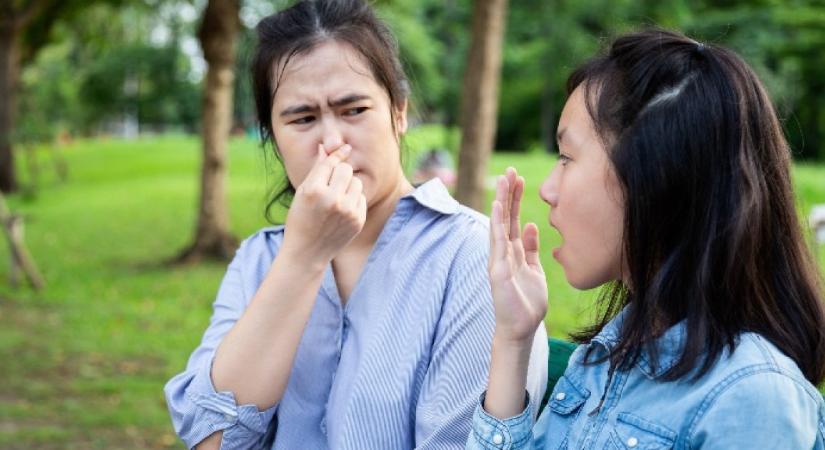 A világon minden negyedik ember küzd a kellemetlen szájszaggal: 5 hétköznapi módszer, amivel felveheted ellene a harcot