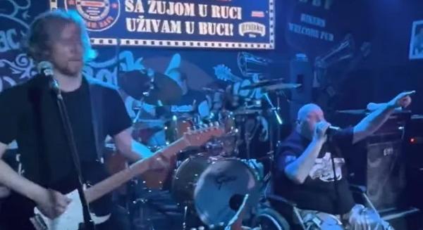 Hét év után koncertezett újra az Iron Maiden korábbi énekese, Paul Di'Anno (videó)