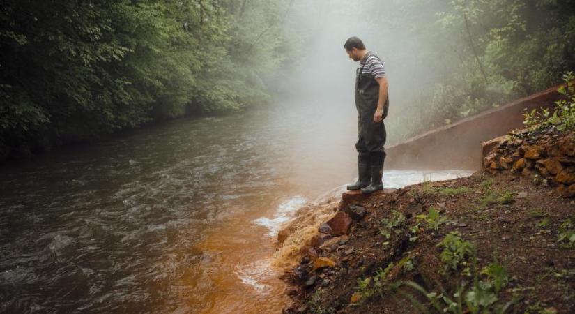 Ökológiai katasztrófa: kipusztítja a Sajó élővilágát a vasszennyezés