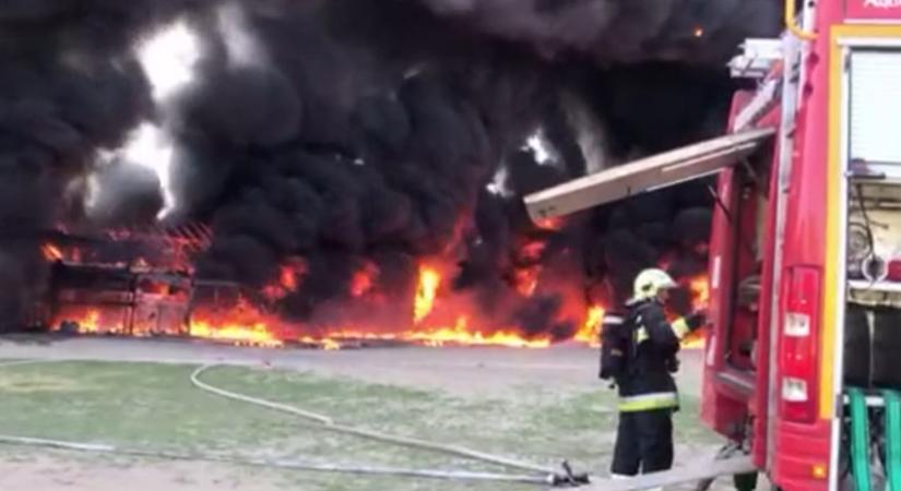 Videó: ekkora lángokkal küzdöttek a tűzoltók Debrecen közelében