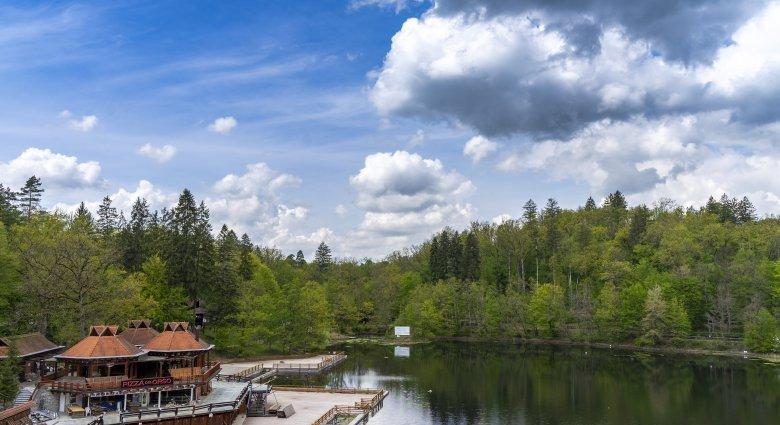 Városmakett-avatással ünneplik a Medve-tó 147 éves születésnapját Szovátán
