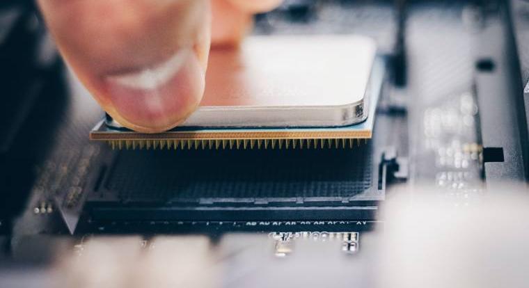 Rémgyenge kínai processzorral pótolhatják az AMD és az Intel CPU-it Oroszországban