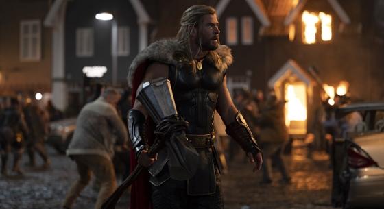 Sztárparádéval és végre a főgonosszal együtt itt az új Thor-film hosszú előzetese