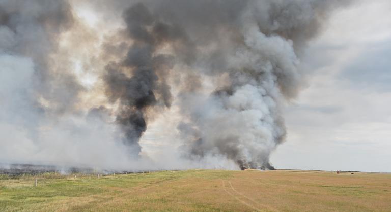 Lángba borult a puszta a Hortobágyon, 180 hektár leégett