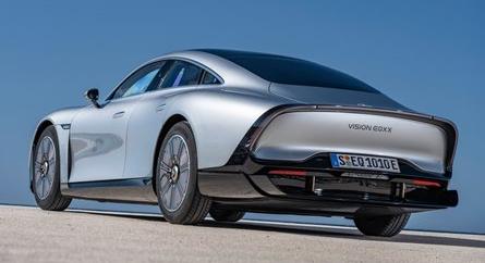 2024-ben jön a Mercedes elektromos "C-osztálya", hogy ringbe szálljon a Tesla Model 3-mal