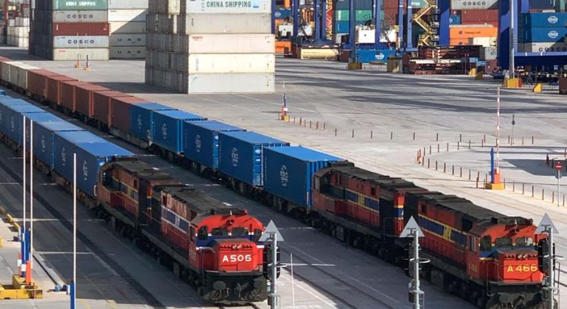 Görögország és Románia között indítana konténervonatokat a COSCO