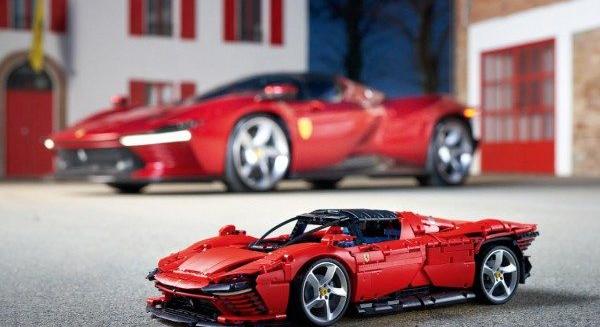 Bemutatjuk életed autóját, az új LEGO® Technic™ Ferrari Daytona SP3 szuperautót