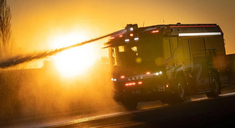 Los Angeles megkapta az első hibrid tűzoltókocsiját