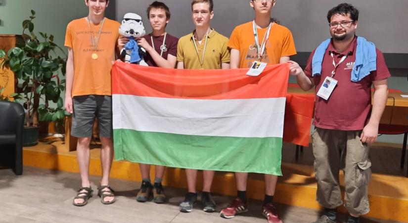 Mindkét magyar csapat bronzérmes lett a Nemzetközi Informatikai Csapat Diákolimpián