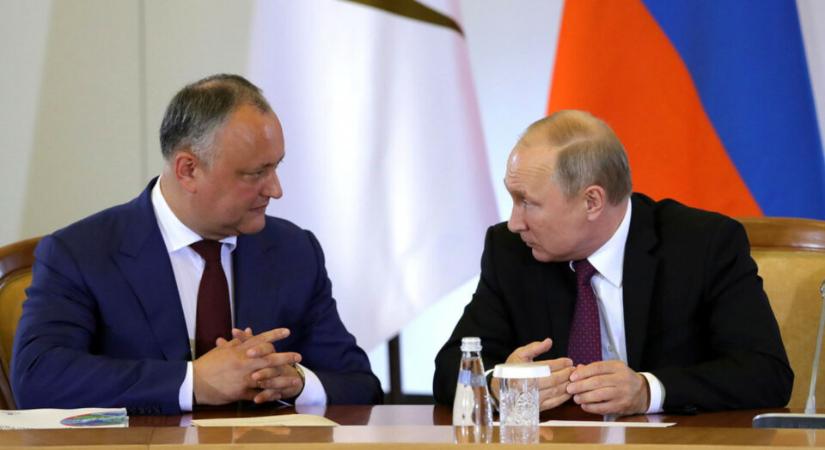 Hazaárulással és korrupcióval vádolják Putyin barátját