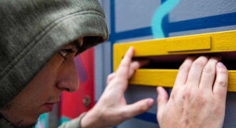 Felvette a kamera a postaládát kifosztó nagylóci tolvajt, rács mögött marad