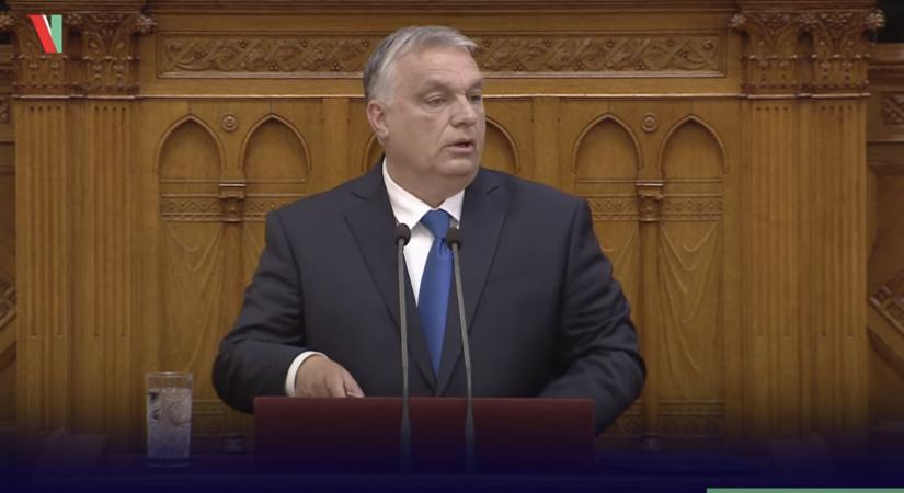 Orbán Viktor bemutatja kormányának tagjait